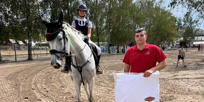 Preisübergabe beim Reitturnier in Königsbach
